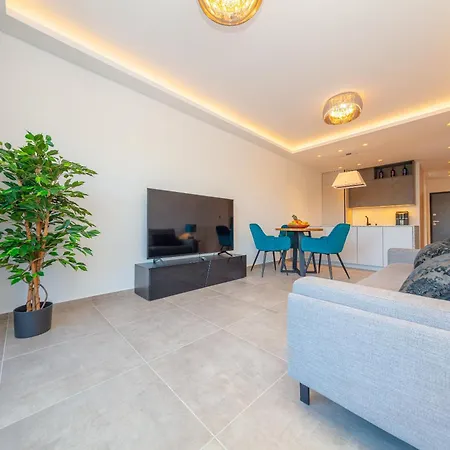 Seaside 8 Apartment