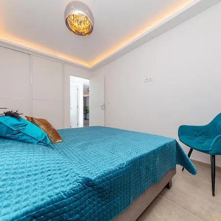 Seaside 8 Apartment